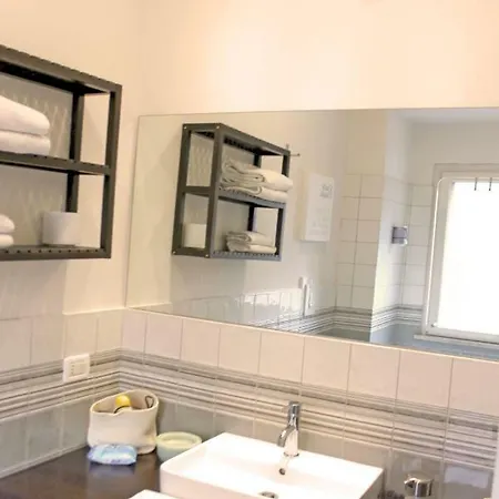Homestay szállás La Favorita - Ben Collegato Con L'aeroporto, La Di Mondello E Il Centro Citta *