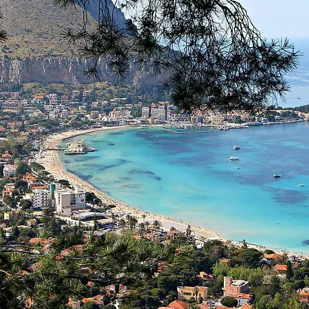 Homestay La Favorita - Ben Collegato Con L'aeroporto, La Di Mondello E Il Centro Citta Palermo